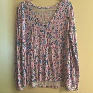 Lilly Pulitzer GUC v-Neck long sleeve tee